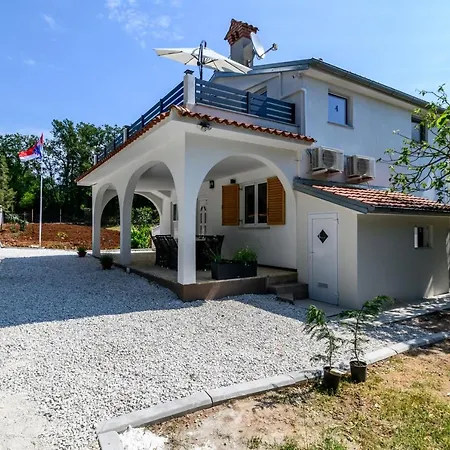 House With A Swimming Pool - 21049