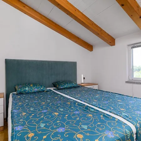 Holiday home House With A Swimming Pool - 21049