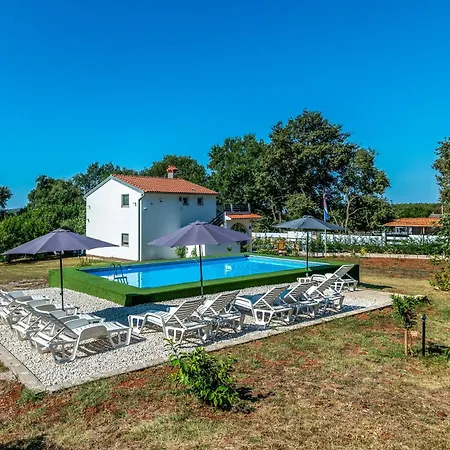 House With A Swimming Pool - 21049 Medulin