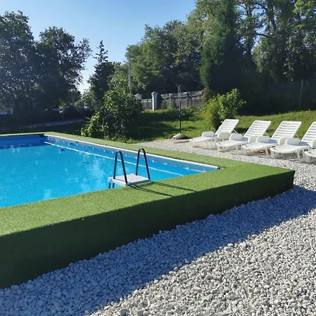 House With A Swimming Pool - 21049 *
